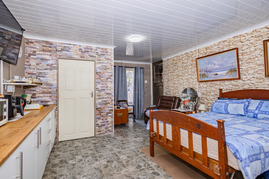 5 Bedroom Property for Sale in Peerless Park Western Cape